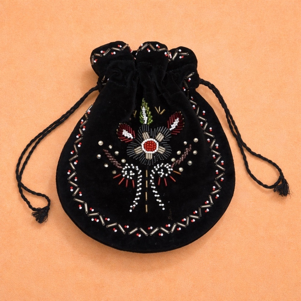 BEADED DRAWSTRING POUCH
